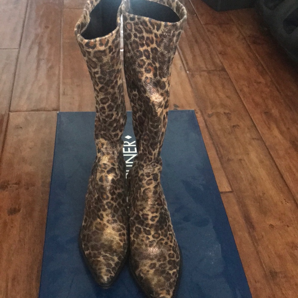 Donald Pliner beige leopard elastic boots 7.5